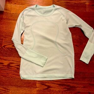 Lululemon Switfly hip length long sleeve